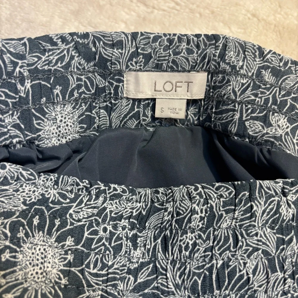 LOFT Mini Skirt Small Blue Grey Floral pattern in White Boho Lined Smocked Waist - Picture 7 of 13